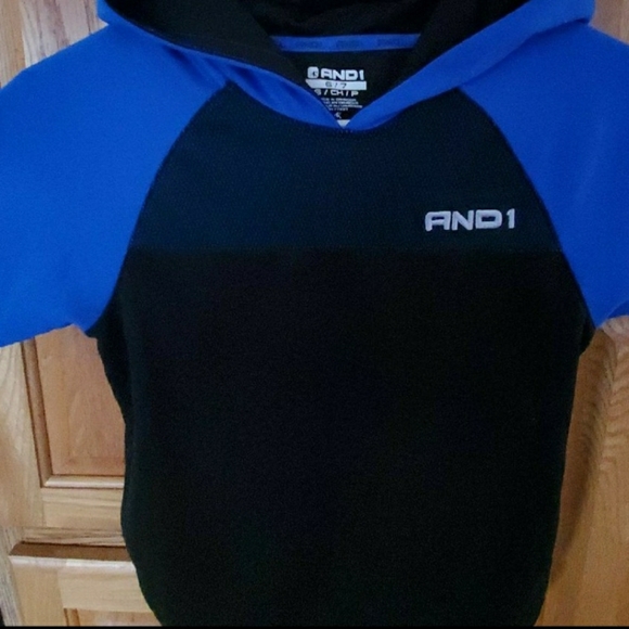 Boys shirt/hoodie - Picture 1 of 3